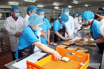 包頭市多區聯動嚴查食品安全，過期食品凍品被集中查獲
